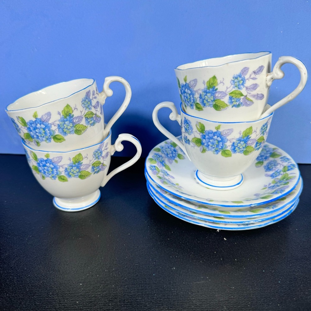 Floral Blue and White Tea Cups and Saucers Set
